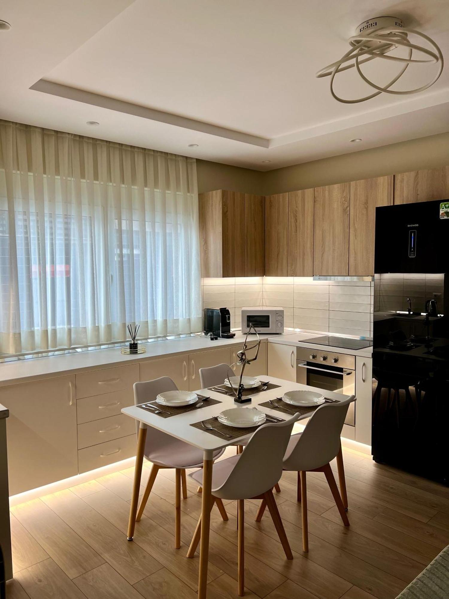 Metropolitan Charm: Cozy 1Br In 7Min To Skanderbeg Appartement Tirana Buitenkant foto